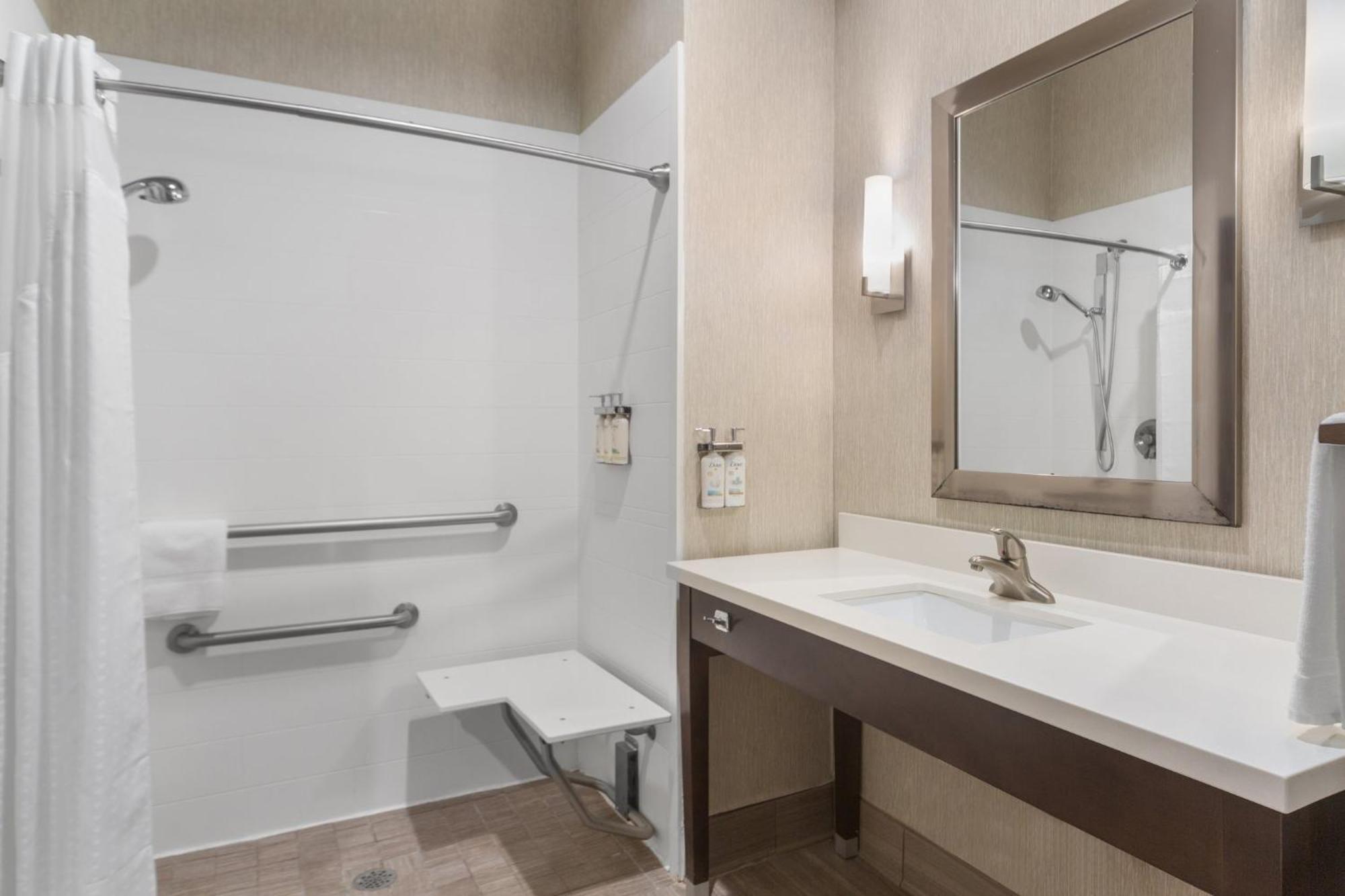 Hotel Holiday Express By Ihg 3*