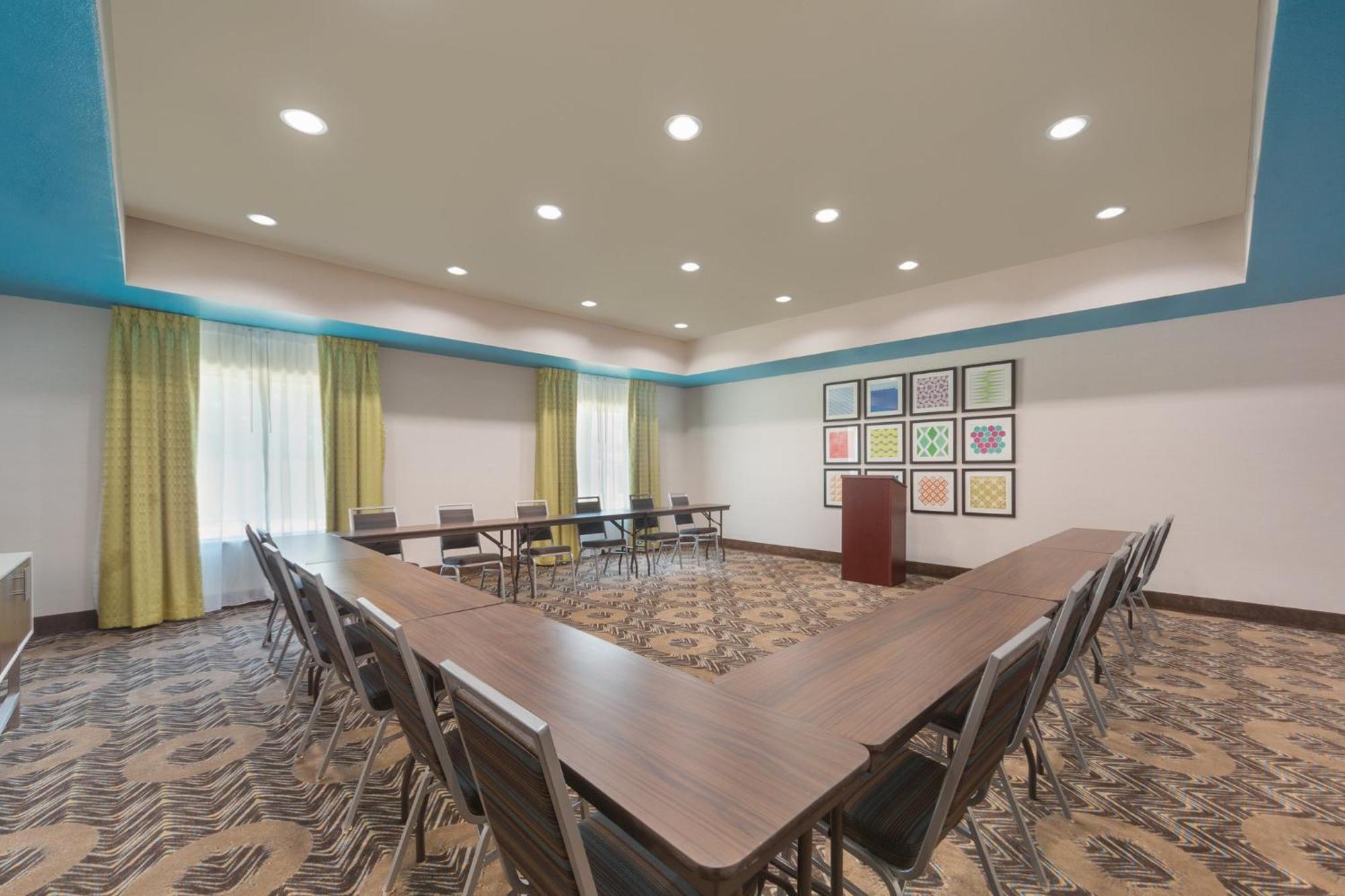 Express By Ihg Hotel 3*
