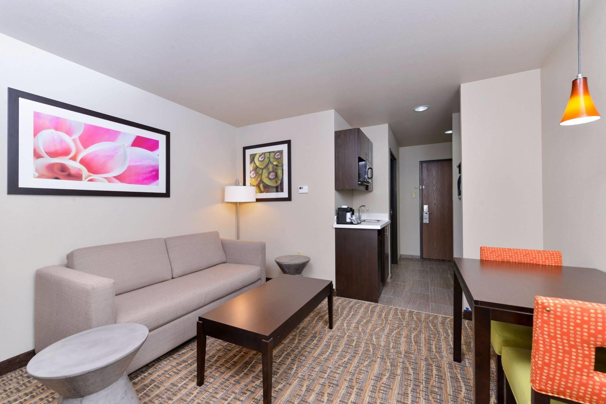 Express By Ihg Hotel 3*